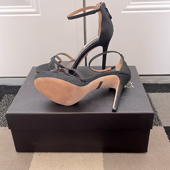 Badgley Mischka black signify platform sandals - Picture 3 of 3